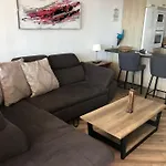 Modern 2 Bed Penthouse Americas Centre Of Town With A Pool And Ocean Views Apartman