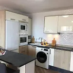 Apartman Modern 2 Bed Penthouse Americas Centre Of Town With A Pool And Ocean Views *