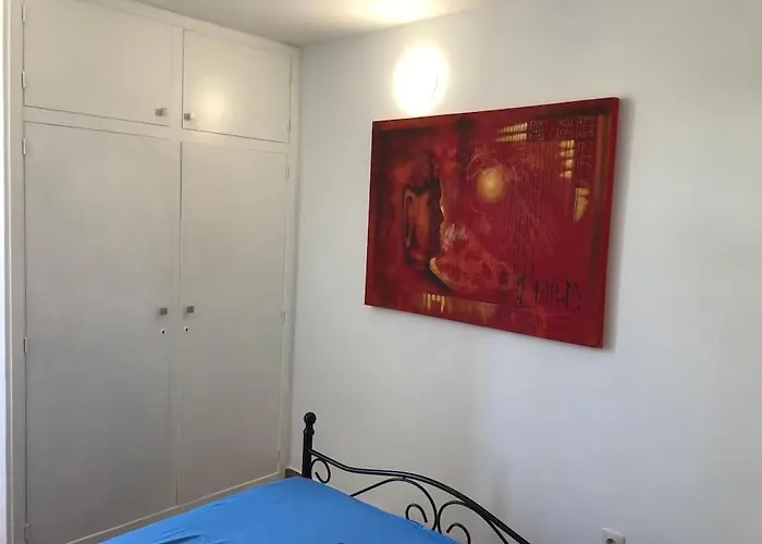 Modern 2 Bed Penthouse Americas Centre Of Town With A Pool And Ocean Views