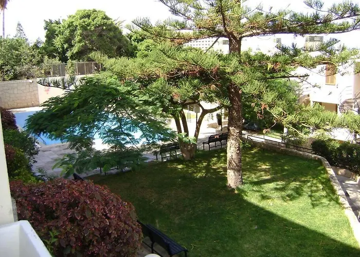 Modern 2 Bed Penthouse Americas Centre Of Town With A Pool And Ocean Views 美洲海滩