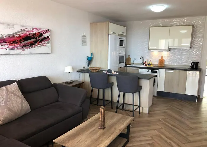 Modern 2 Bed Penthouse Americas Centre Of Town With A Pool And Ocean Views Lägenhet *