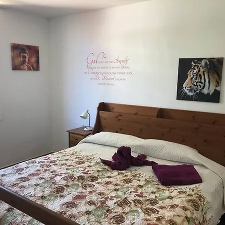 Modern 2 Bed Penthouse Americas Centre Of Town With A Pool And Ocean Views Appartement