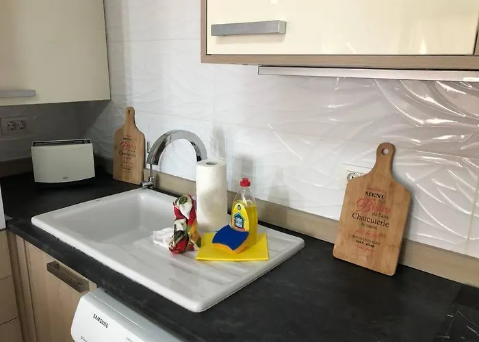 Modern 2 Bed Penthouse Americas Centre Of Town With A Pool And Ocean Views Apartmán Playa de las Americas (Tenerife)