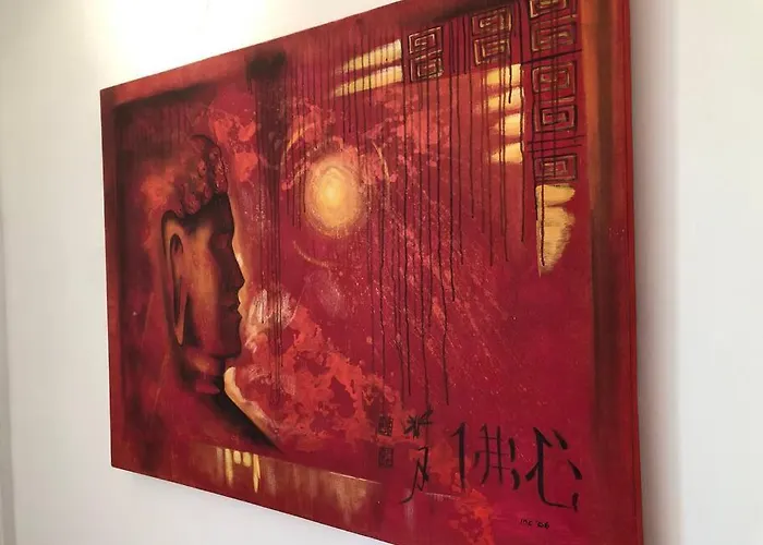 Modern 2 Bed Penthouse Americas Centre Of Town With A Pool And Ocean Views *