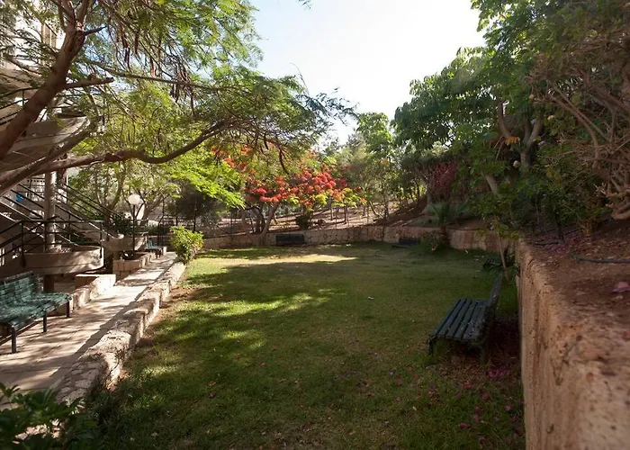 Modern 2 Bed Penthouse Americas Centre Of Town With A Pool And Ocean Views *