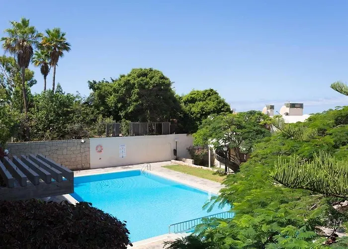 Modern 2 Bed Penthouse Americas Centre Of Town With A Pool And Ocean Views Playa de las Americas (Tenerife)