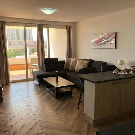 Apartament Modern 2 Bed Penthouse Americas Centre Of Town With A Pool And Ocean Views Playa de las Americas (Tenerife)