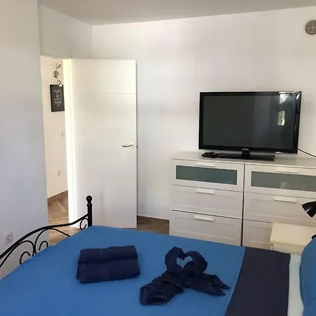 Modern 2 Bed Penthouse Americas Centre Of Town With A Pool And Ocean Views Apartament Playa de las Americas (Tenerife)